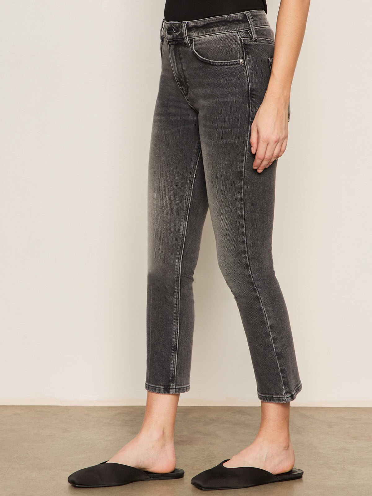 Astra Kick Crop Jean Washed Black Denim
